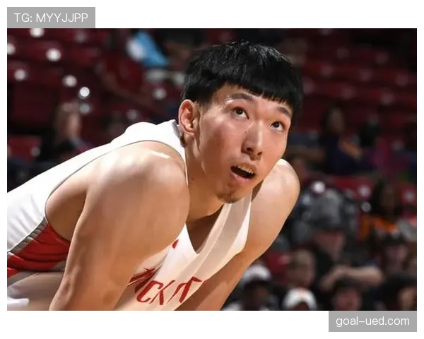 刷到周琦在路边小馆吃面，桌上那堆手机手表让我怀疑人生