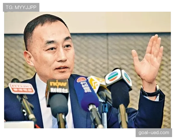 吴向东穿西装像去参加派对，转身投篮又像街头大佬，日常反差太炸了你说呢？